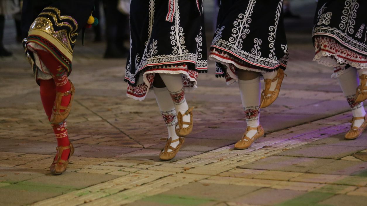 Фолклорен фестивал „Приятели чрез танца“ в Сливен
