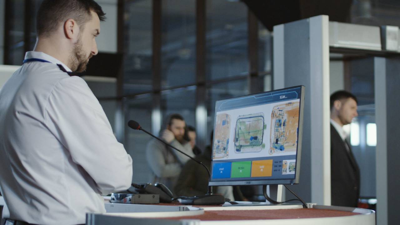 летище проверка на багаж