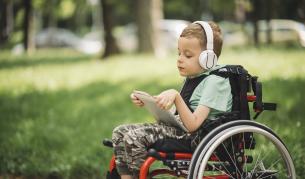 Намаляват данъците на родители с деца с увреждания