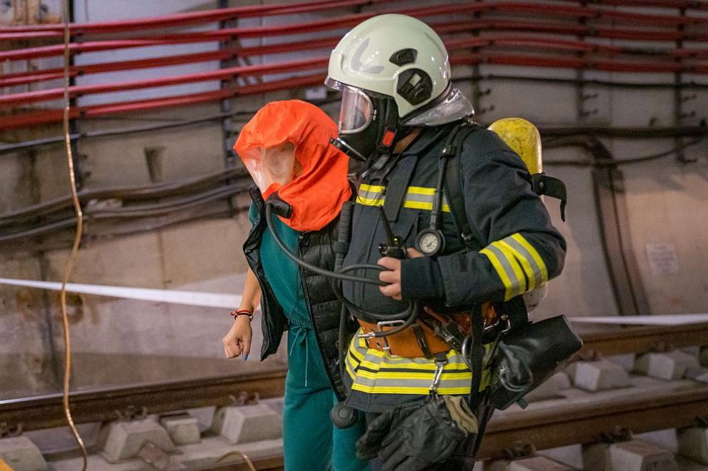 учение спешни екипи пожар в метрото