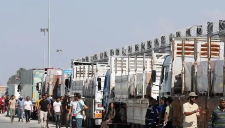 камиони - СЛЕД ОСВОБОЖДАВАНЕТО НА ЗАЛОЖНИЦИ: Хуманитарна помощ пристига в Палестина