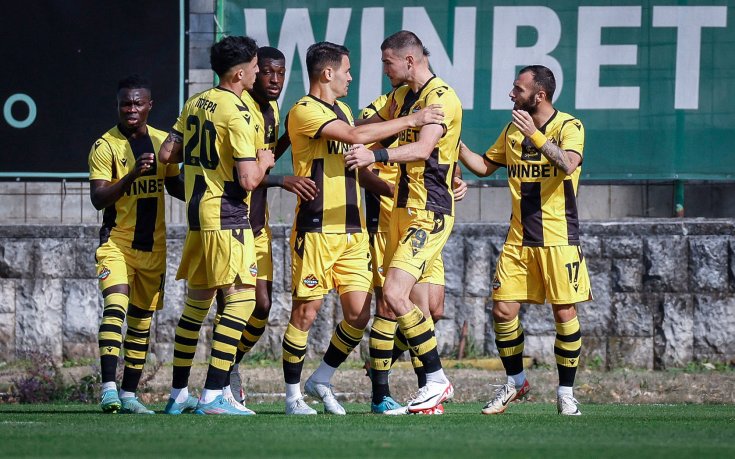 Безмилостен Ботев Пловдив разгроми Локомотив София в голово шоу