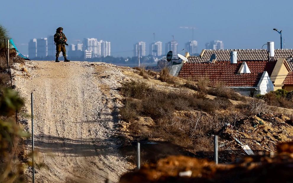 Израелски самолети удариха подземен комплекс под джамия на окупирания Западен