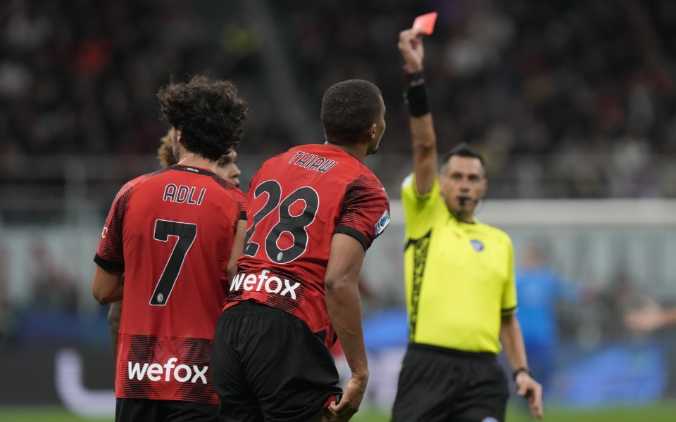 Милан и Ювентус играят при на стадион Сан Сиро“ в дербито