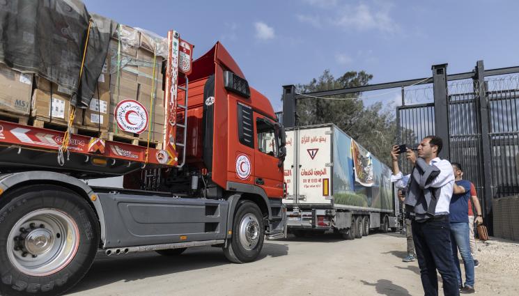 Палестина - СВЕТЛИНА В ТУНЕЛА: Още хуманитарна помощ за Палестина