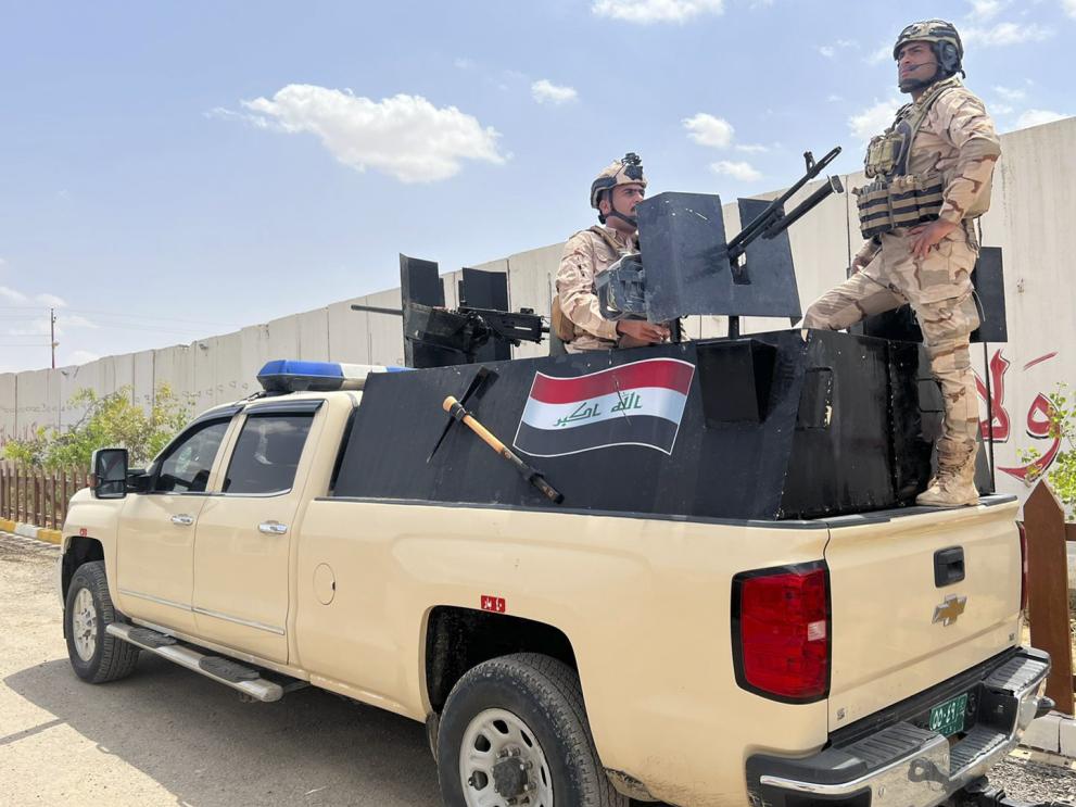 Иракски войници и кюрдски бойци от силите Пешмерга влязоха в