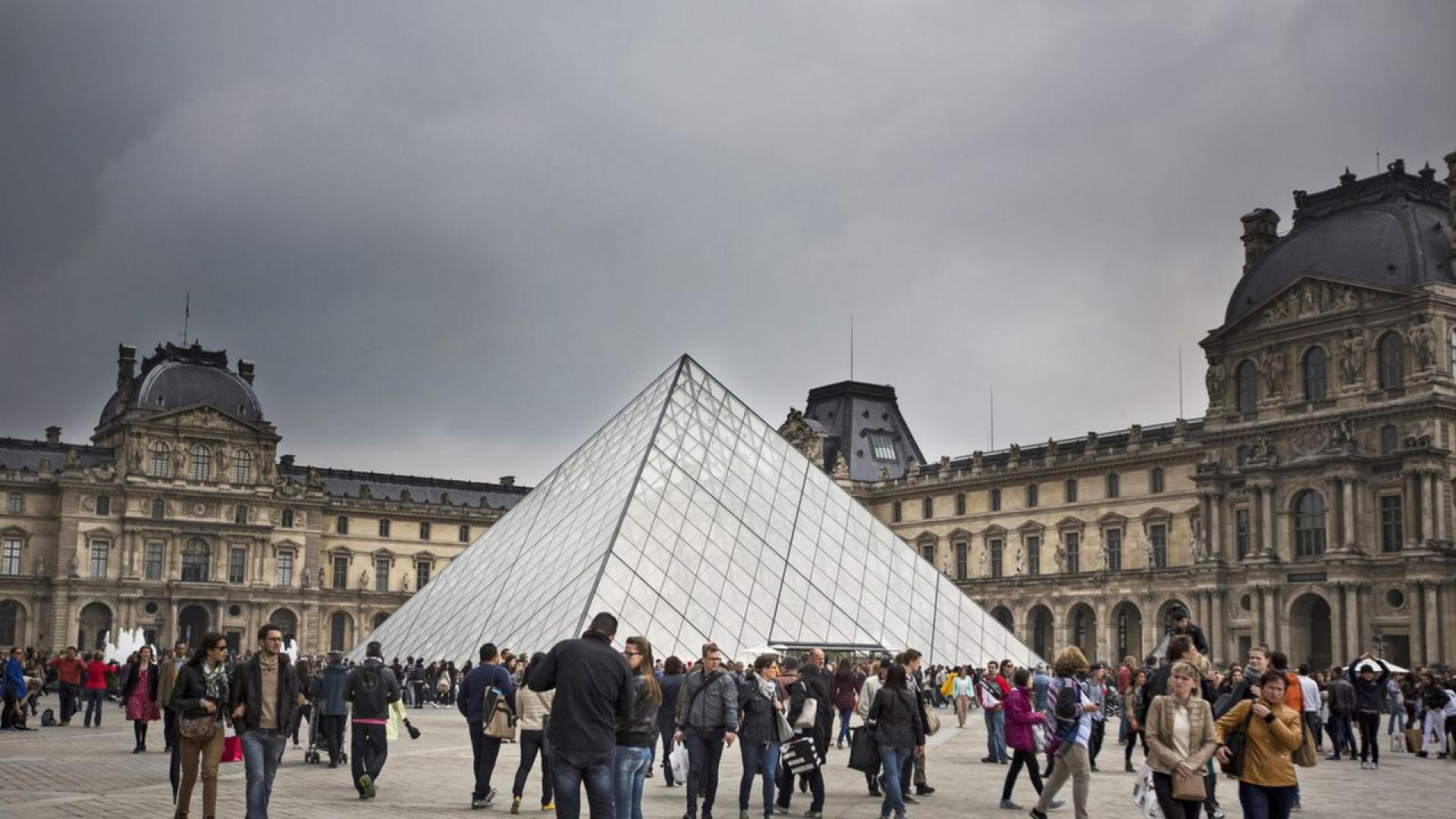 Лувърът отново отвори врати за посетители днес 22 октомври три