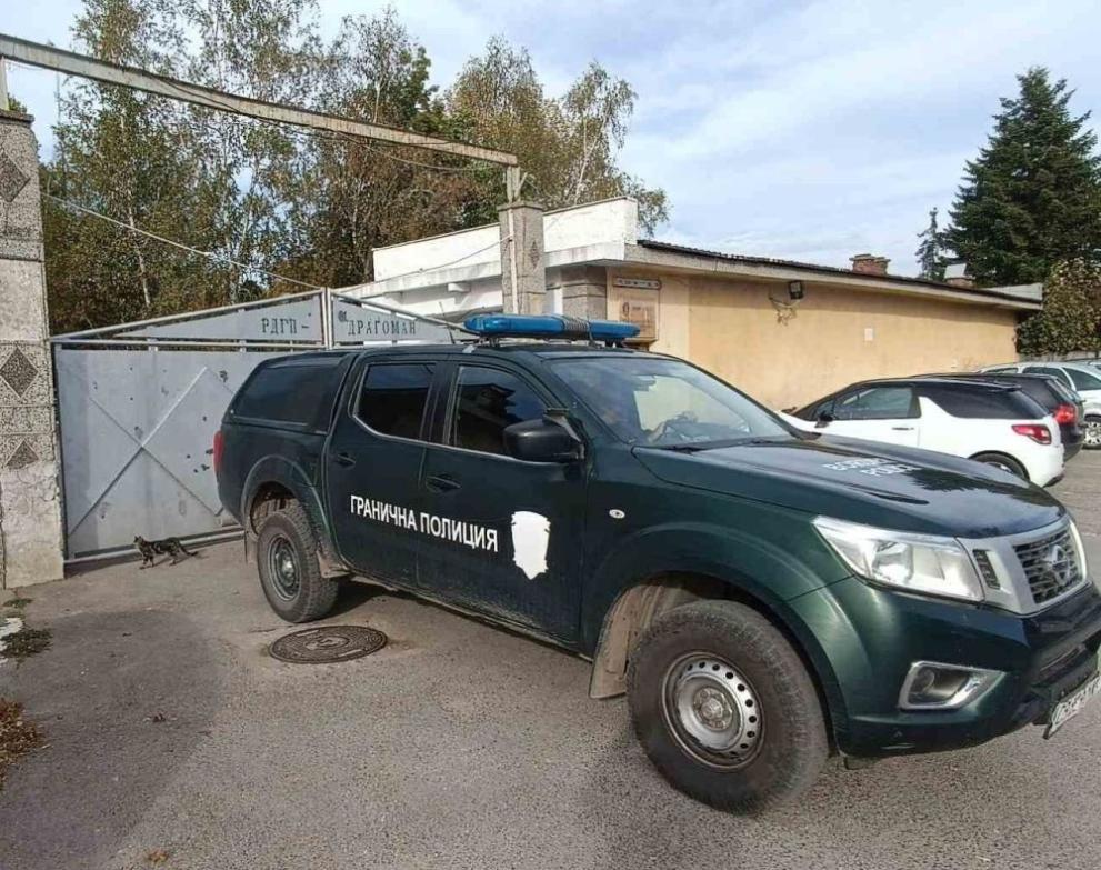 Граничната полиция от Драгоман задържа каналджия с мигранти, съобщиха от