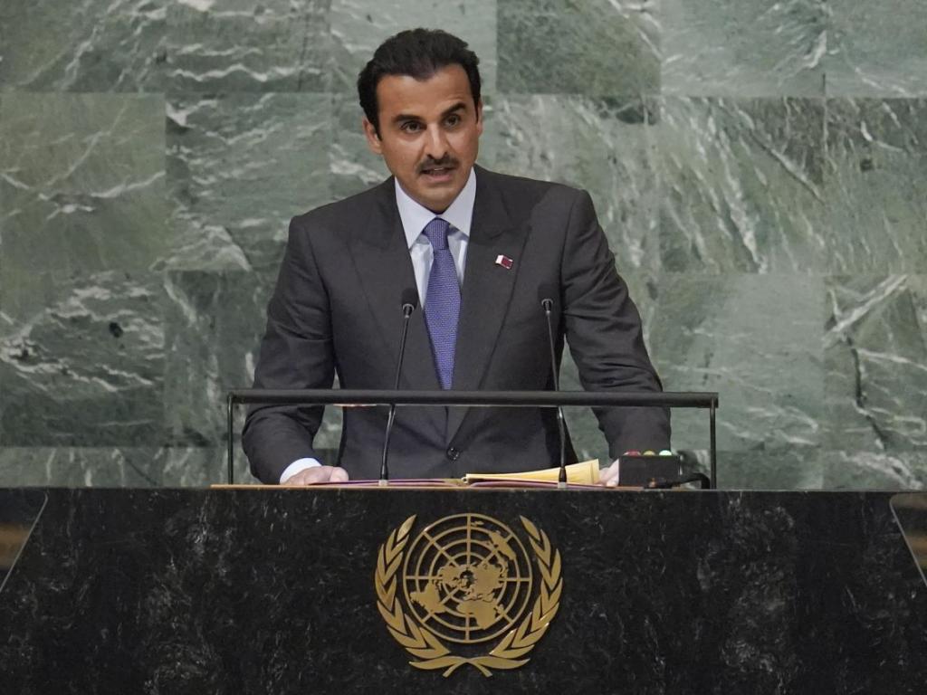 Емирът на Катар призова международната общност да не предоставя на