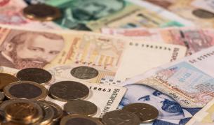 Доходите на българите изпреварват разходите