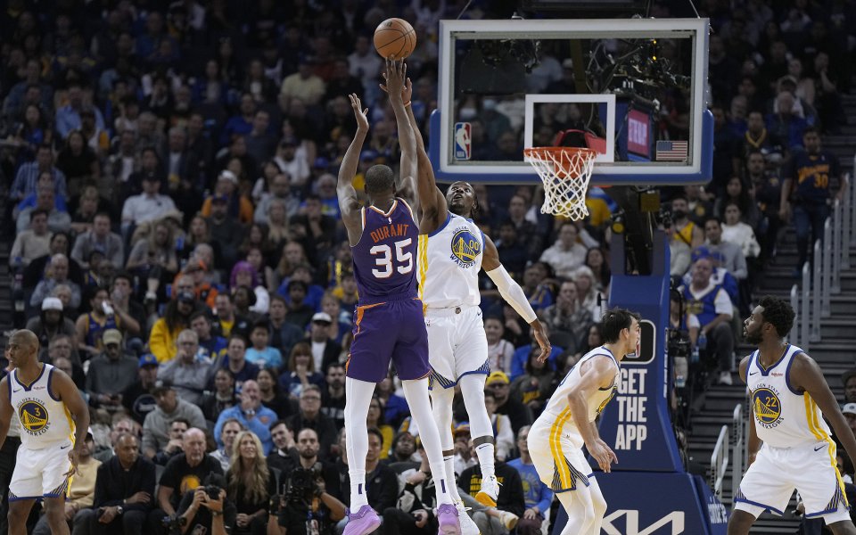 В мач от първия кръг на редовния сезон в НБА