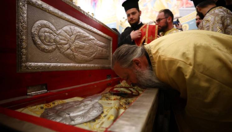чудеса и вяра - ЧУДЕСА И ВЯРА: Мощите на Св. Евтимий задигнати от Москва (СНИМКИ)