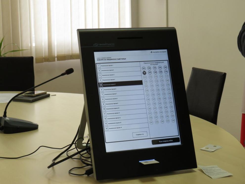 Организираха демонстрация на пробно гласуване с демонстрационна машина с инсталирана