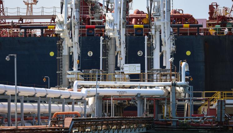 Лукойл нефтохим - ИЗРИГНАХА: От Лукойл платили 685 млн. лева данъци