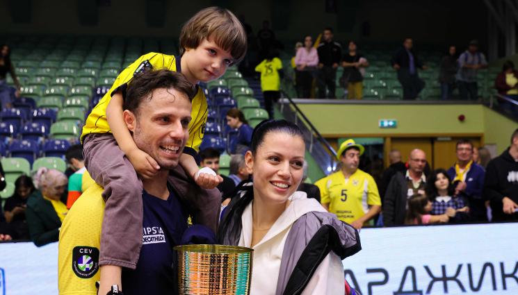 Теди Ралица - ДО ОТКАТ: Теди Салпаров и Ралица Паскалева ще работят за момиче