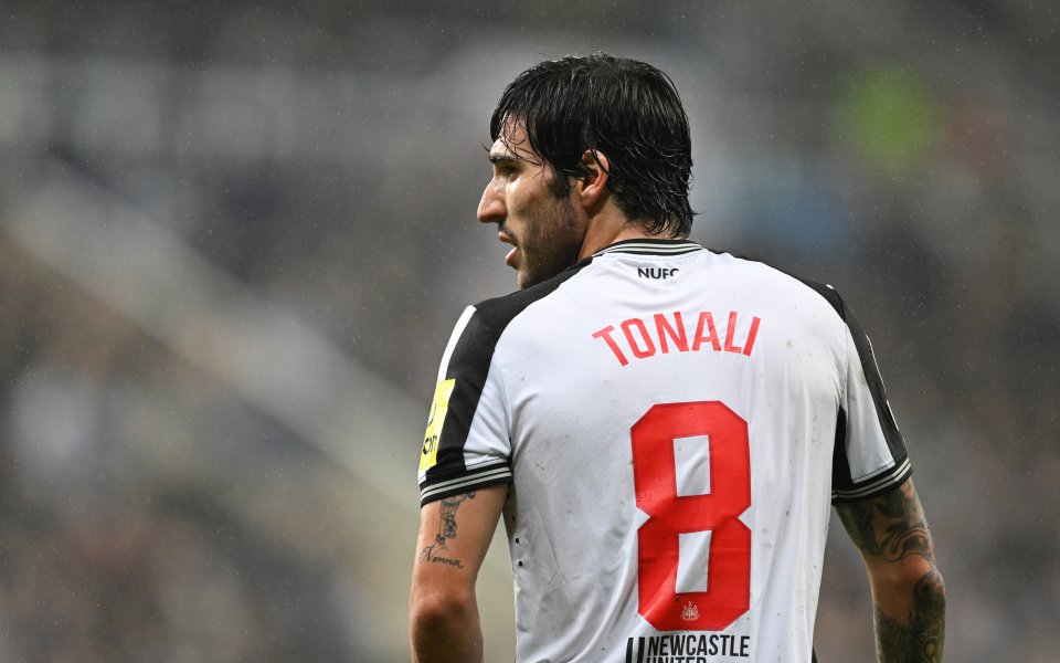 Въпреки че Сандро Тонали бе наказан за 10 месеца извън