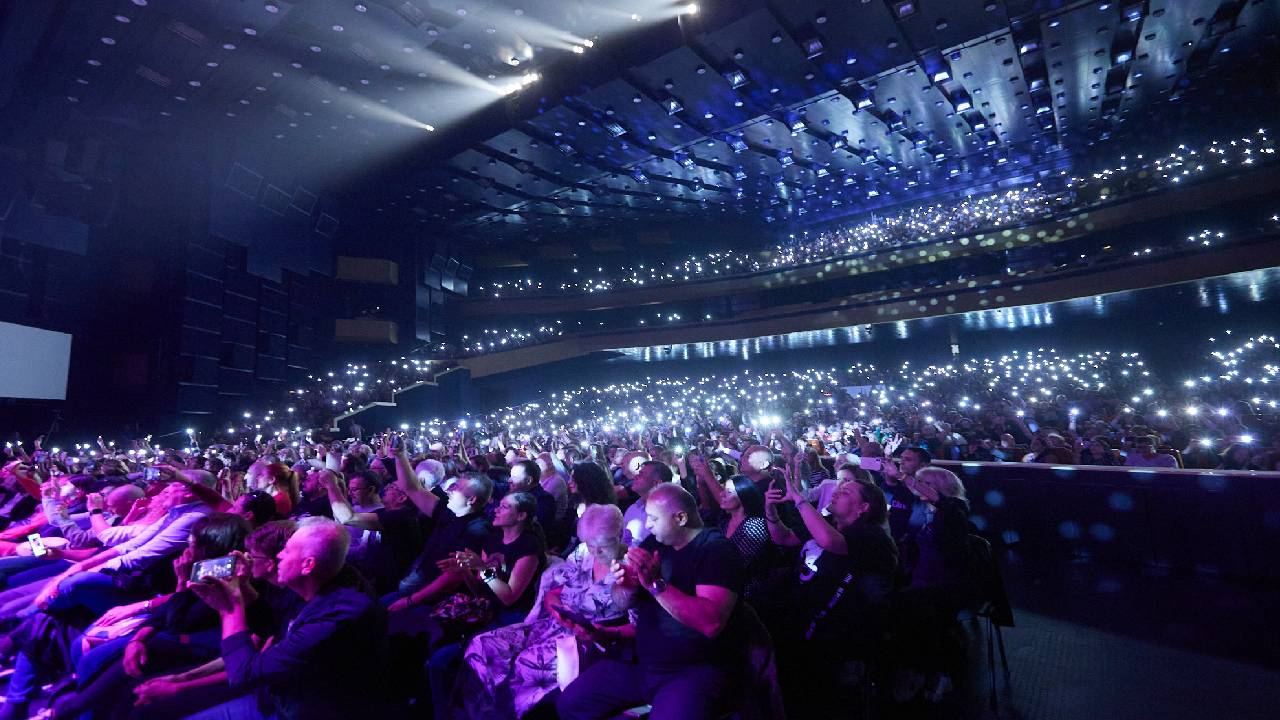 НДК пълна зала