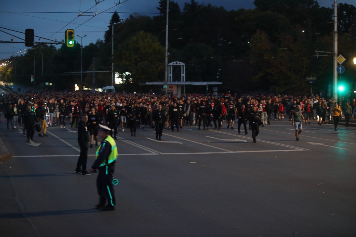 <p>Фенове на ЦСКА блокираха &quot;Орлов мост&quot;</p>