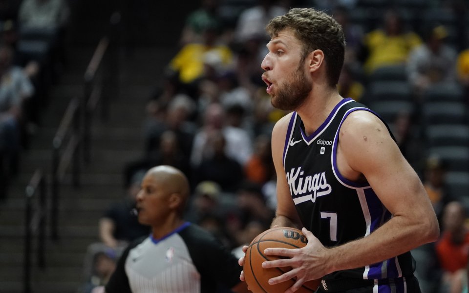 Родната баскетболна звезда Александър Везенков набира скорост в Сакраменто Кингс