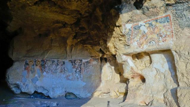 Български и румънски свещеници ще отслужат литургия в скална църква край Русе