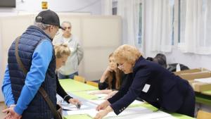 България избира нови кметове и общински съветници Изборният ден започна