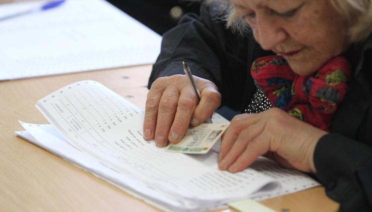 гласуване - ВАЖНО! Връщат личната ни карта, като сложим подпис в списъка