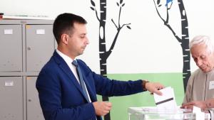 Кандидатът за кмет на София Деян Николов упражни правото си