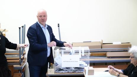 Росен Желязков гласува
