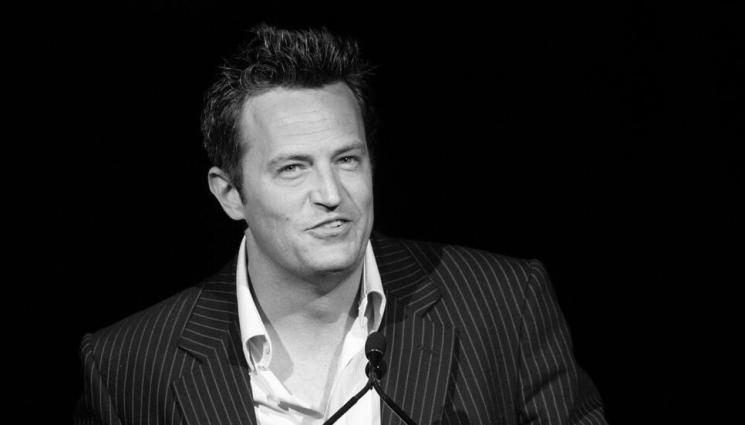 Мат - Светът скърби за Матю Пeри (СНИМКИ)