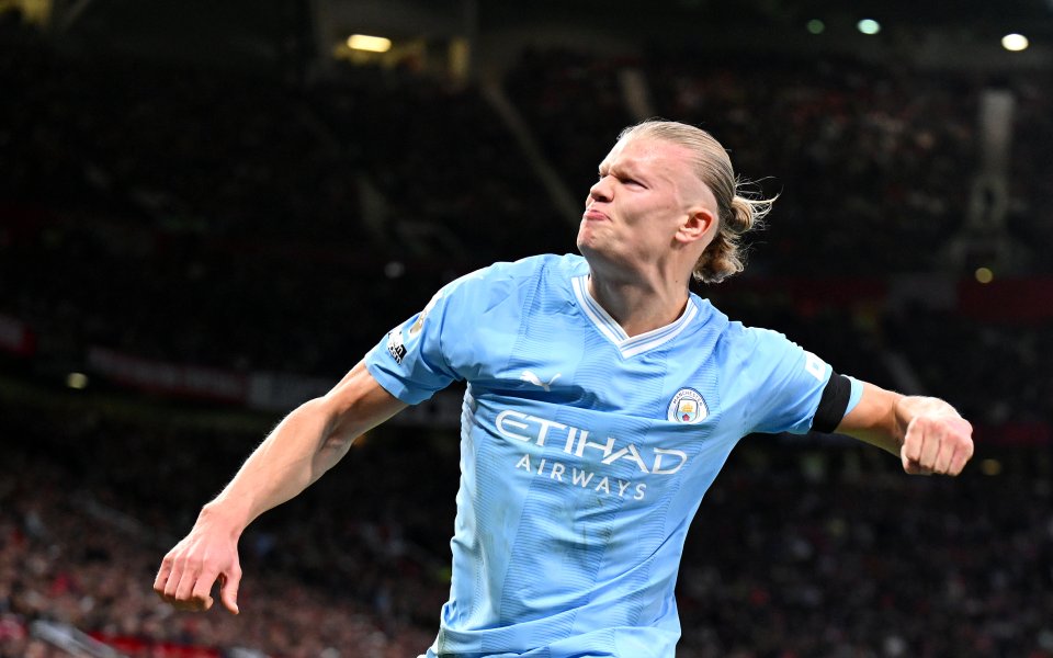 Манчестър Юнайтед и Манчестър Сити играят при 0:2 в нажежено градско дерби.