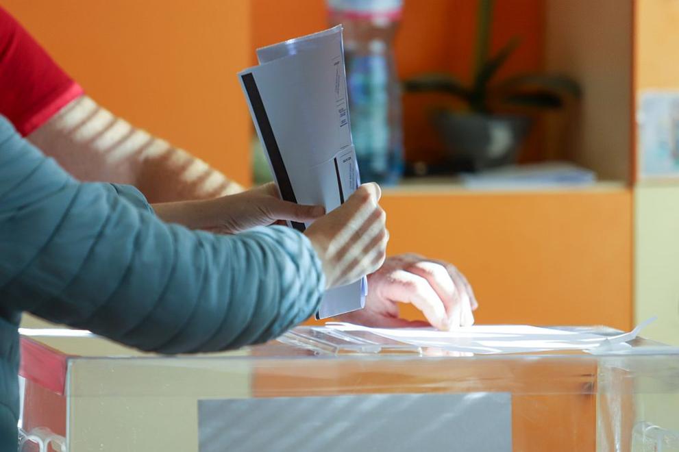 Първите прогнозни резултати от редовните местни избори в България вече