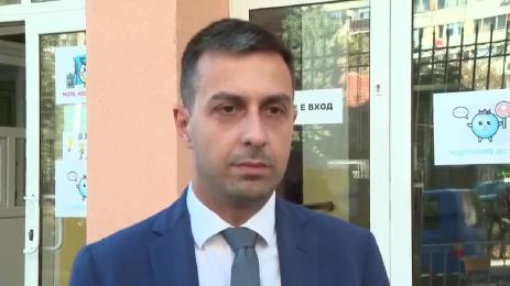 Деян Николов