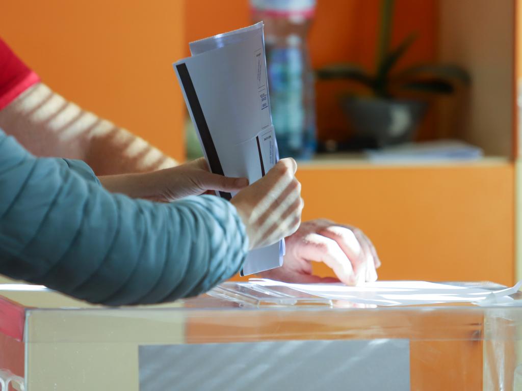 До 25 май избирателите български граждани, с регистрирани постоянен и