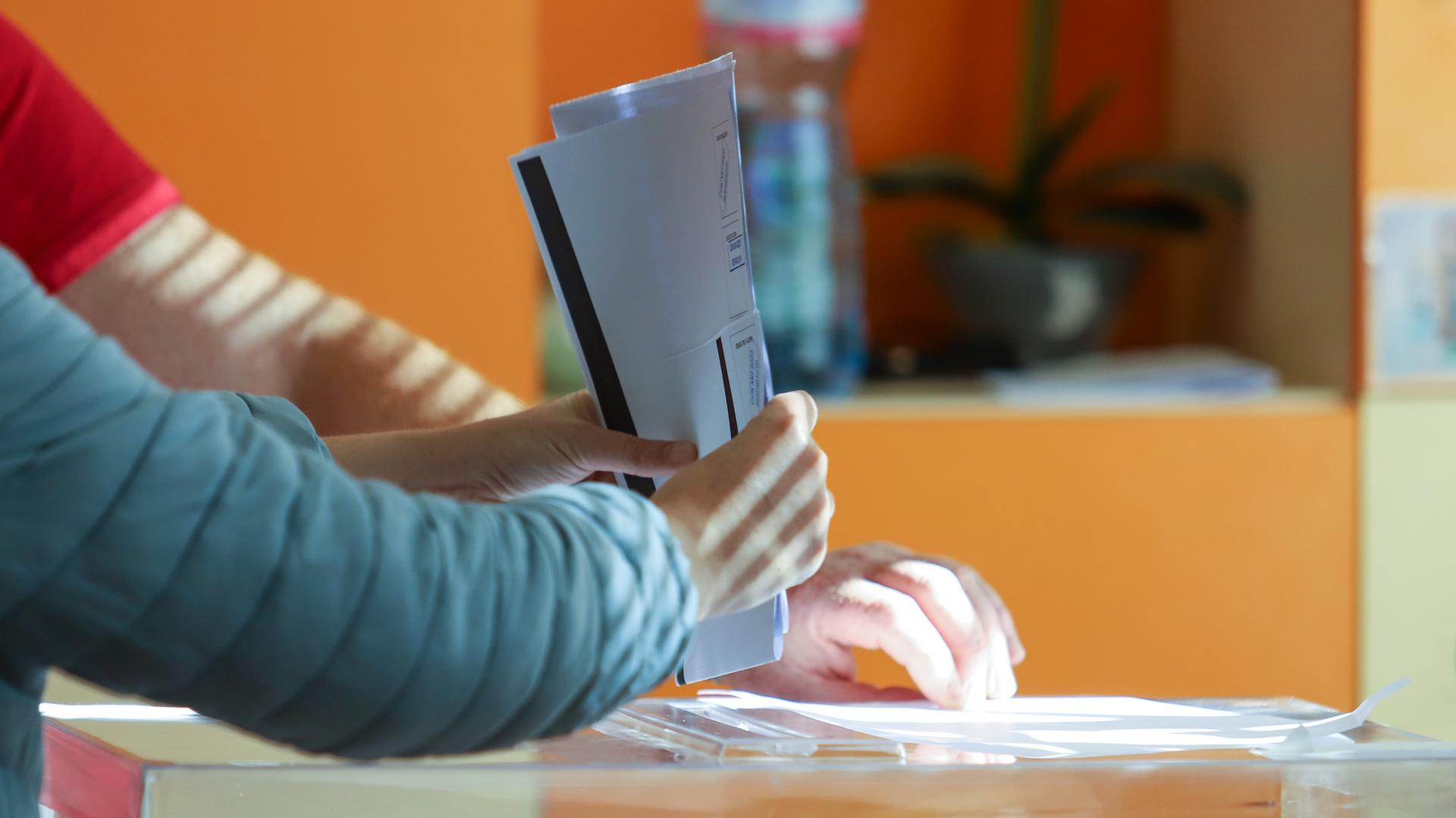 Частични местни избори в десетки населени места в цялата страна