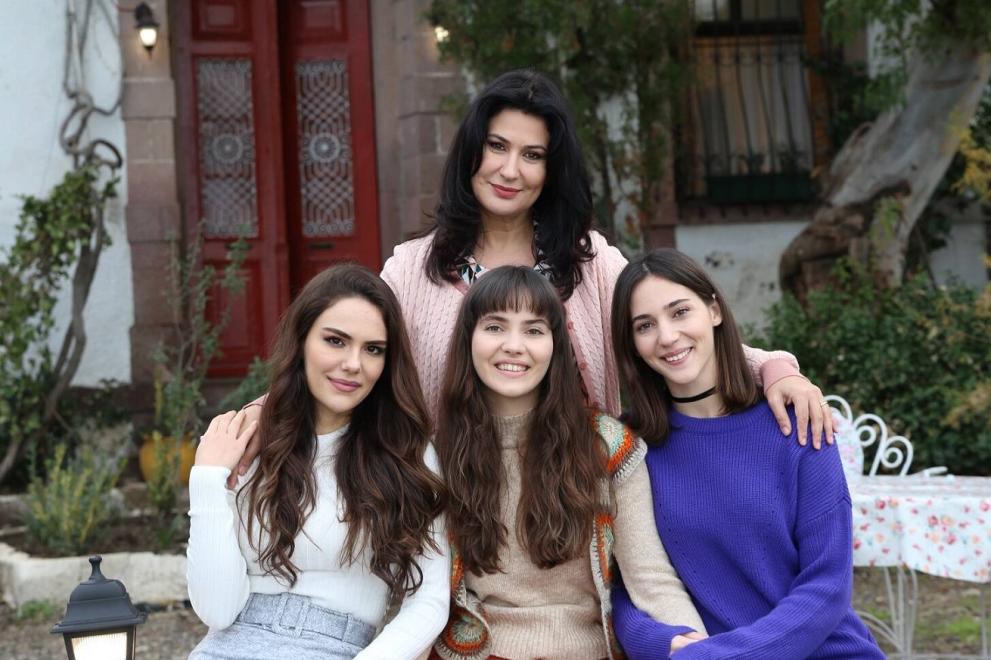 Дългоочакваният хитов сериал Три сестри“ ще направи своята премиера в
