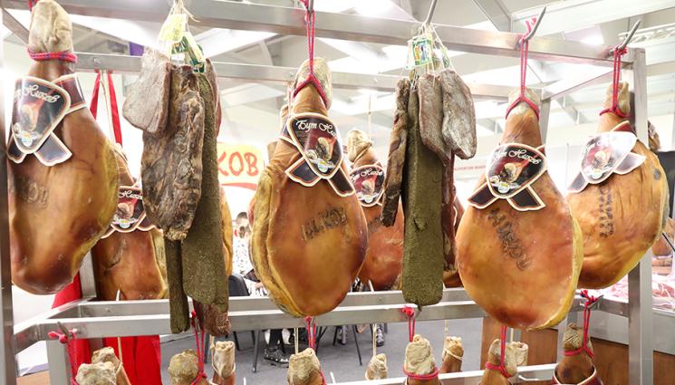 месо - Агро Телеграф: Шпекови салами, суджуци и жарени меса от Пирин до Дунав