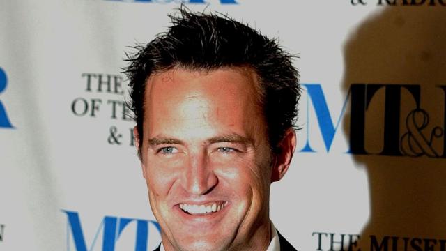 „Завинаги наш Приятел“: Невиждано емоционално сбогуване с Матю Пери заля мрежите (СНИМКИ/ВИДЕО)