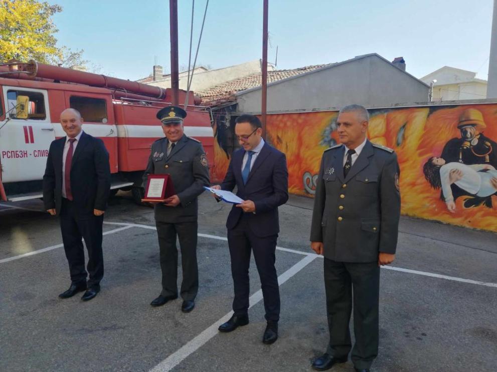 Пожарната в Сливен е с нов директор, съобщиха от полицията.