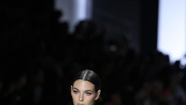  Богинята на име Витория Черети - най-стилните моменти на приятелката на Леонардо ди Каприо на стилния подиум 