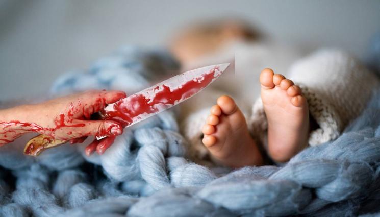 нож - УЖАСЯВАЩО! Майка наръга бебето си в корема!