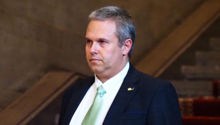 министър - СЛЕД МАШИНАГЕЙТ: Гардове пазят министъра на електронното управление