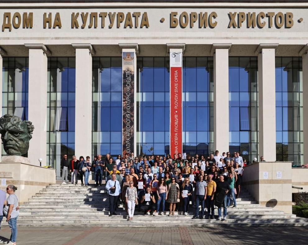 Представители на всички звена на Държавна опера - Пловдив и