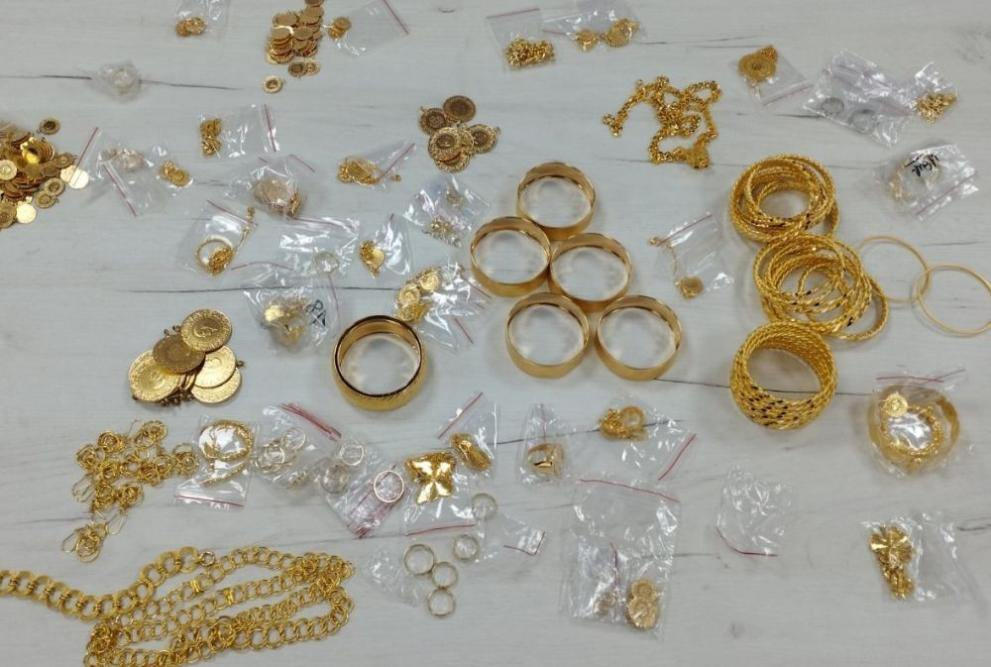 Митничари иззеха 3302,1 грама контрабандни златни изделия на Капитан Андреево