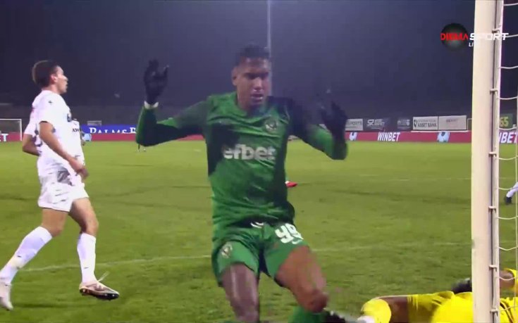 Гредата спря Руан Круз от откриване на резултата