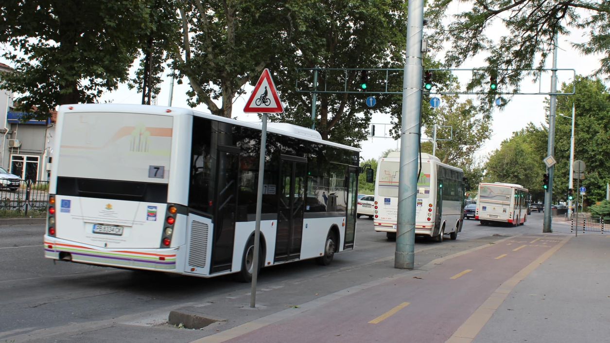 Допълнителни автобуси и безплатен транспорт за Архангелова задушница