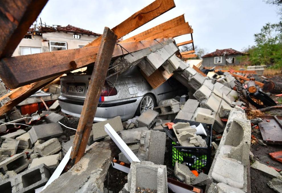 Снимка: След ураганния вятър: Обявено е бедствено положение в исперихското село Лъвино