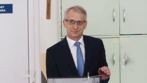 Николай Денков гласува