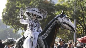 Мексико отбеляза Деня на мъртвите с пищен парад в едноименната