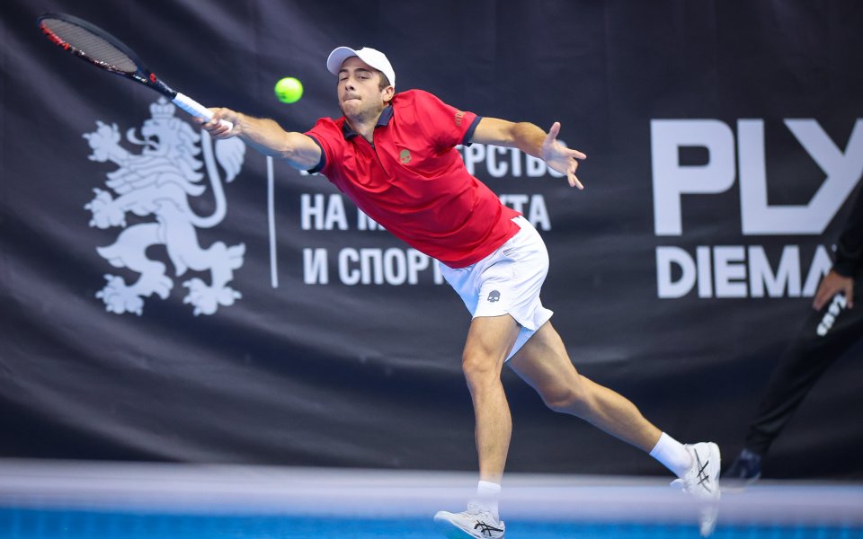Донски се класира за финала на двойки на турнир по тенис в Португалия