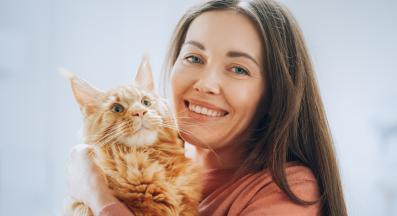 котка у дома